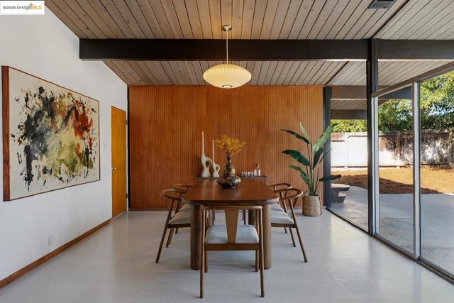 4020 Salem ST, Concord CA: https://media.crmls.org/mediaz/ea1ce624-af1f-4692-a312-6ac9463f3847.jpg