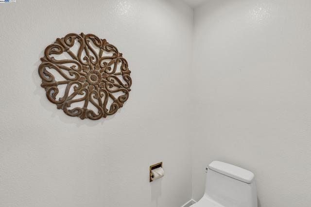 131 Diapian Bay, Alameda CA: https://media.crmls.org/mediaz/ea1d2c6a-0f76-4933-9af8-90ff7d053c0a.jpg