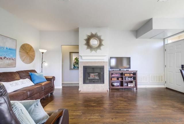 3534 Caminito El Rincon, San Diego CA: https://media.crmls.org/mediaz/ea1d893b-3508-4b5e-808c-2a99ad1f1d0a.jpg