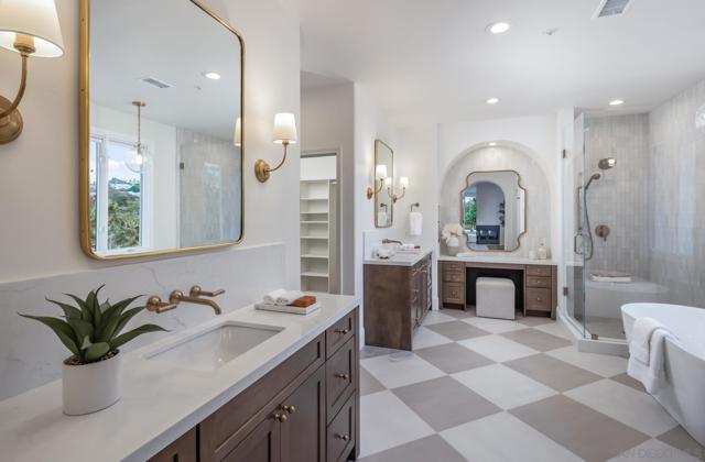 2815 Santa Fe Vista Ct, Encinitas CA: https://media.crmls.org/mediaz/ea1dbe46-42a9-4fb5-8042-96f0c6da2dce.jpg