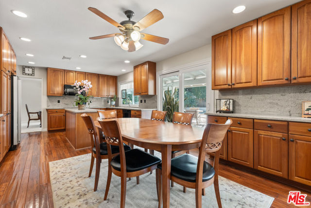 17992 Huntington Circle, Villa Park CA: https://media.crmls.org/mediaz/ea1dc3da-c14f-4ec7-bc64-b9022cac7c41.jpg