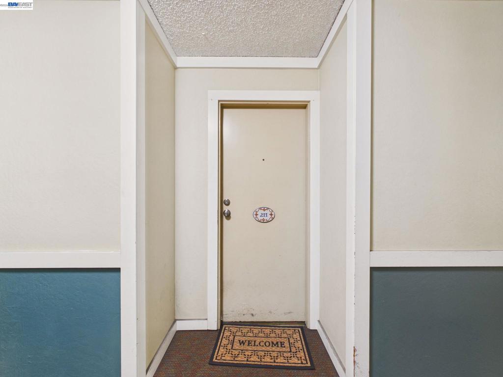 https://media.crmls.org/mediaz/ea1dcd14-bce3-4fcd-9285-de91d097f855.jpg?preset=X-Large