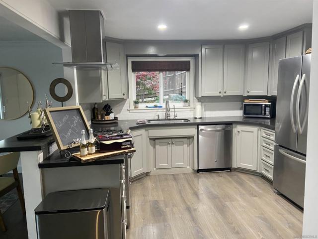 455 Glenncrest Dr, Solana Beach CA: https://media.crmls.org/mediaz/ea1e1c20-5cf9-41e9-9c26-86620a0a2fc5.jpg