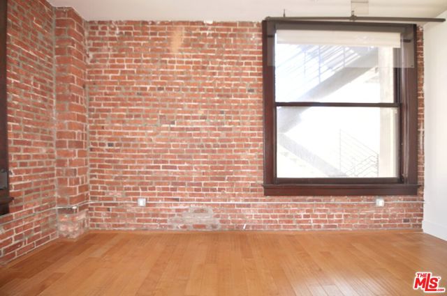 460 S Spring Street, Los Angeles CA: https://media.crmls.org/mediaz/ea1ea95b-c370-416c-9d18-ec6f537977c8.jpg