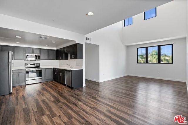 5020 Woodman, 211 photo 6