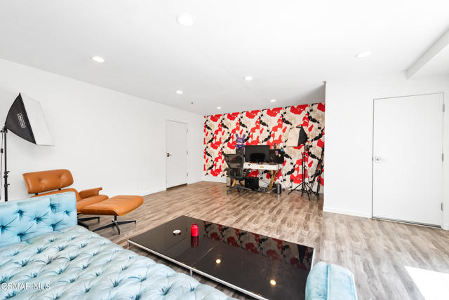 28333 Foothill Drive, Agoura Hills CA: https://media.crmls.org/mediaz/ea1fc7dd-fe41-49ff-8bd0-82f67ba4a8aa.jpg