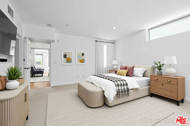 900 N West Knoll Drive, West Hollywood CA: https://media.crmls.org/mediaz/ea200d5f-c443-4172-86ea-42a4d592f7b4.jpg
