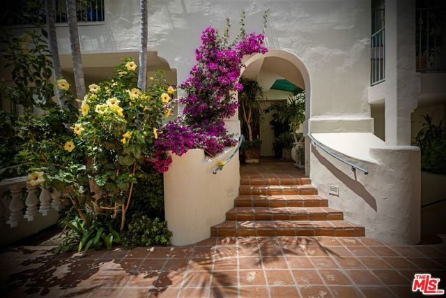15500 West Sunset Boulevard, 301 photo 3