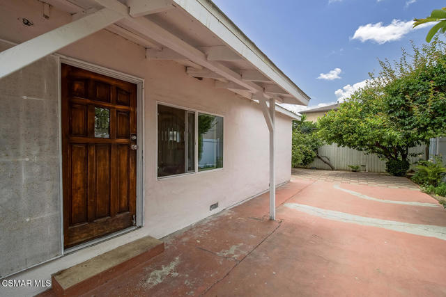 1520 W 107th Street, Los Angeles CA: https://media.crmls.org/mediaz/ea205c3a-024d-4c2c-bdd9-fee62288eac0.jpg