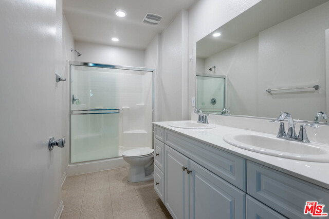 7254 N CEDAR Road, Van Nuys CA: https://media.crmls.org/mediaz/ea2073bd-190e-47cb-911f-e87078a472b8.jpg