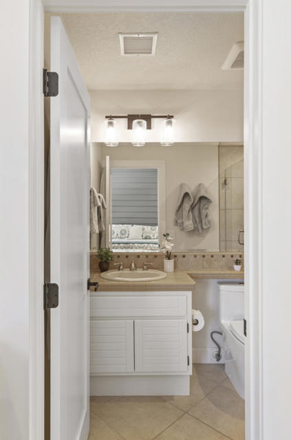 73042 Galleria Court, Palm Desert CA: https://media.crmls.org/mediaz/ea20afb1-f2c5-4d78-942e-8d881c785ef5.jpg
