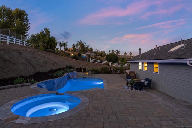 9844 Lorraine Ridge Trail, El Cajon CA: https://media.crmls.org/mediaz/ea21351f-b1a0-499f-916f-53d081df86a5.jpg