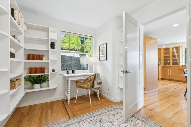 28 Marina Court Dr, San Rafael CA: https://media.crmls.org/mediaz/ea216ad1-a319-4efe-a4ba-d5601b2738b0.jpg