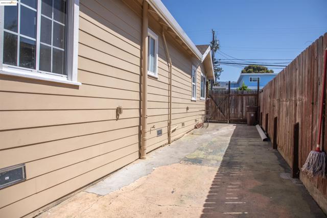3517 Allendale Ave, Oakland CA: https://media.crmls.org/mediaz/ea230fff-6466-4a9a-8f86-299f8986c3c9.jpg