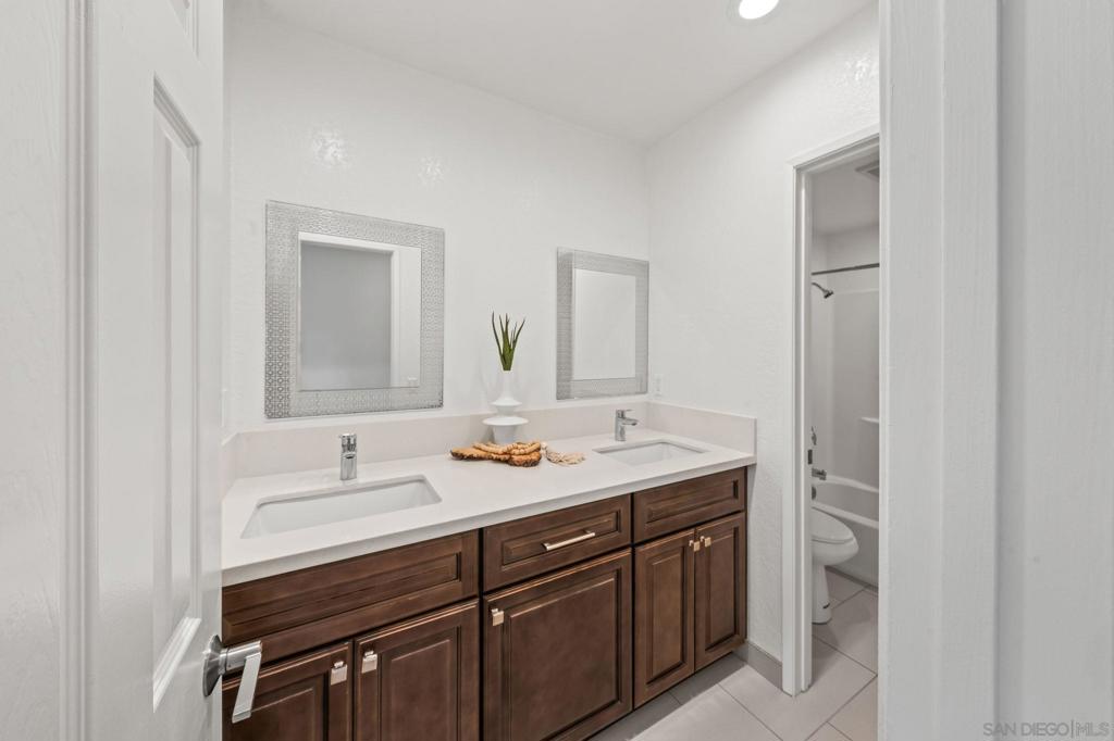 MLS #250045862SD image #32