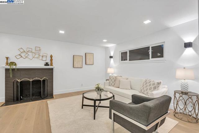 4374 Emory Way, Livermore CA: https://media.crmls.org/mediaz/ea23f2b1-c671-428a-b4a6-d9801a791764.jpg