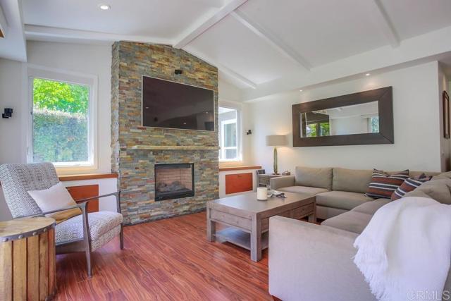 Detail Gallery Image 11 of 55 For 907 Poppy Lane, Carlsbad,  CA 92011 - 4 Beds | 4 Baths