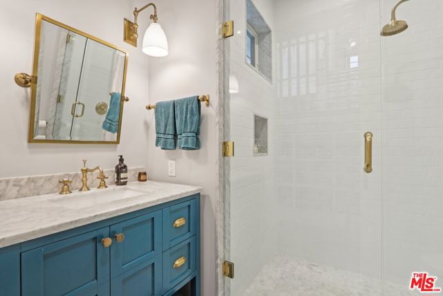 3143 Shelby Drive, Los Angeles CA: https://media.crmls.org/mediaz/ea24842a-ad5f-4387-ac97-1311ac9d97a8.jpg