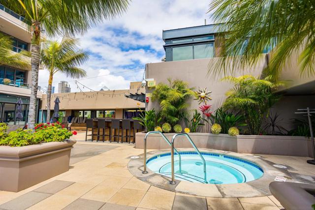 550 Front St, San Diego CA: https://media.crmls.org/mediaz/ea24d053-0340-45b7-9b7d-c6964dce6abc.jpg