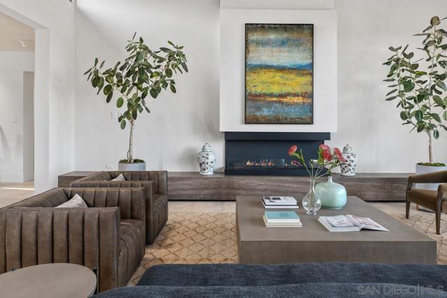 4728 El Aspecto, Rancho Santa Fe CA: https://media.crmls.org/mediaz/ea2530b9-399d-40e9-ba82-5dd63ba09a14.jpg