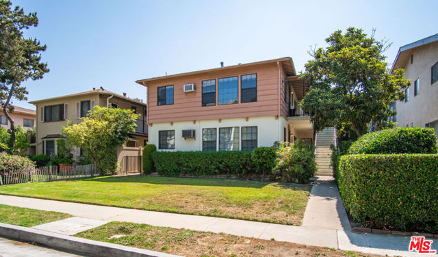 1124 San Rafael Avenue, Glendale CA: https://media.crmls.org/mediaz/ea256d5e-8a9f-484a-8246-2bc3d74381aa.jpg