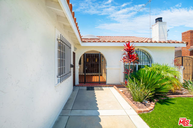 24613 Neptune Avenue, Carson CA: https://media.crmls.org/mediaz/ea25e795-0a9d-4e20-b71d-2e8e37506c88.jpg