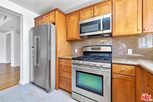 2230 S Bentley Avenue, Los Angeles CA: https://media.crmls.org/mediaz/ea26d6a5-6d62-4a0e-b11d-f1a75fe8966e.jpg