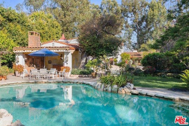 334 N Carmelina Avenue, Los Angeles CA: https://media.crmls.org/mediaz/ea26e66f-2cc8-40a7-99c1-41938ac1f78d.jpg