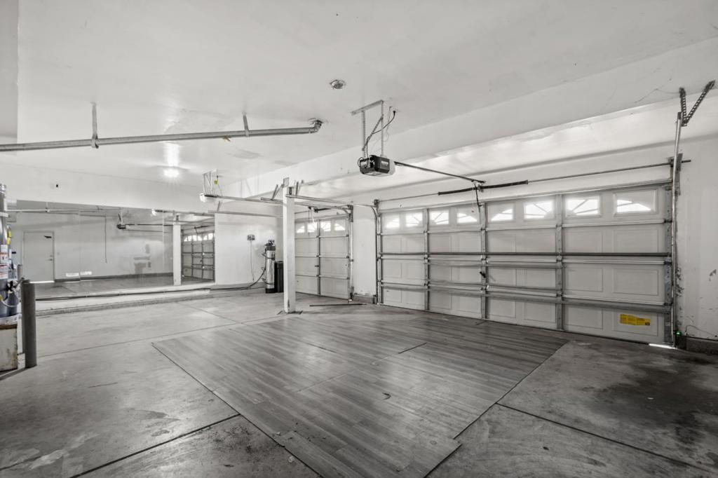 https://media.crmls.org/mediaz/ea279d78-69c6-4c7a-8468-b5cee8710135.jpg?preset=X-Large