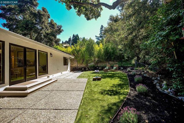 148 Draeger Drive, Moraga CA: https://media.crmls.org/mediaz/ea27b500-e2b6-4336-83f5-c32de73417af.jpg