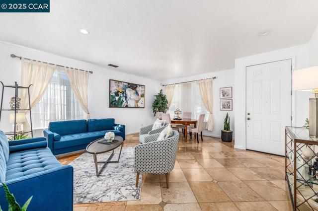 10 Narcissus Ct, Danville CA: https://media.crmls.org/mediaz/ea280e1f-3568-404b-9dc3-0d96c8107dc7.jpg