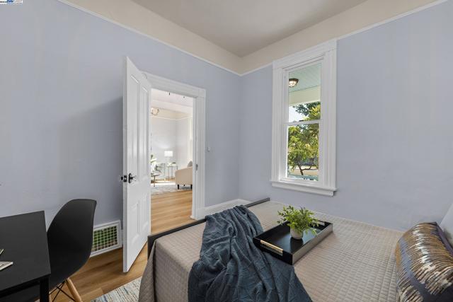 624 N 17Th St, San Jose CA: https://media.crmls.org/mediaz/ea281156-2b55-4e9d-9f75-1bf2d6a71010.jpg