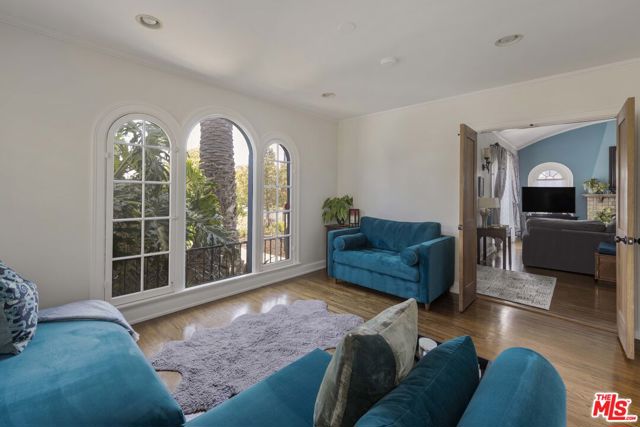 1569 S Orange Grove Avenue, Los Angeles CA: https://media.crmls.org/mediaz/ea281828-f526-44ef-9a45-74aa6580e32e.jpg