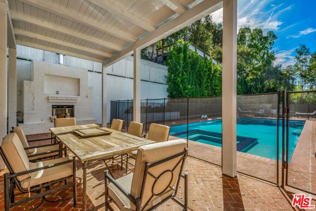 9669 Oak Pass Road, Beverly Hills CA: https://media.crmls.org/mediaz/ea282b31-0aaa-4b7c-9bb6-f237451762ed.jpg