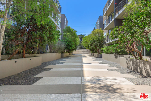 4080 Glencoe Avenue, Marina del Rey CA: https://media.crmls.org/mediaz/ea2854d2-9c68-4b48-8d63-f9acbf450a8e.jpg