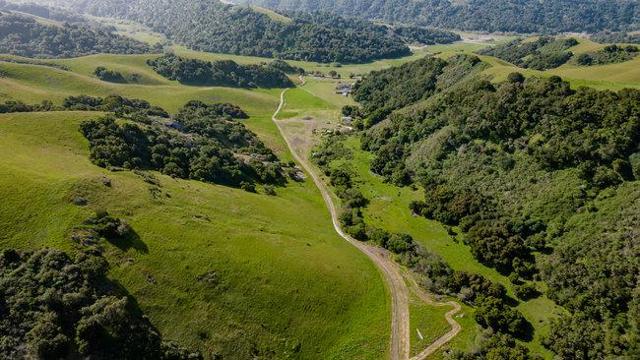 100 Old Stage Rd, San Juan Bautista CA: https://media.crmls.org/mediaz/ea2887bd-5ef1-4a31-a723-eae50ff8e34c.jpg