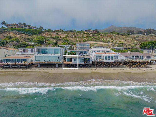 25154 Malibu Rd, Malibu CA: https://media.crmls.org/mediaz/ea28a4c6-0f90-4106-9cca-9aa84ee947ea.jpg