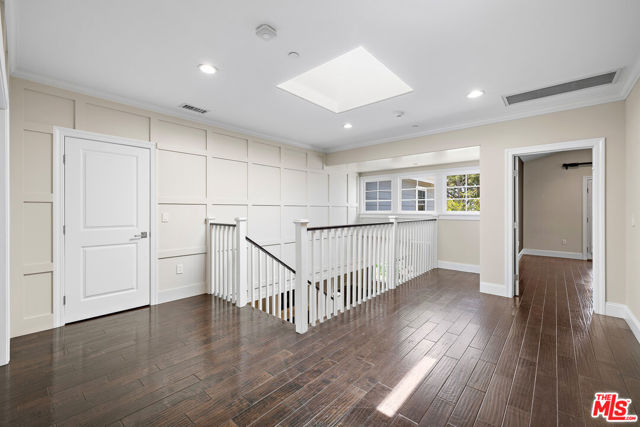 1147 Centinela Avenue, Santa Monica CA: https://media.crmls.org/mediaz/ea28fe79-ed70-4bbb-b7c6-2296e353b4a8.jpg