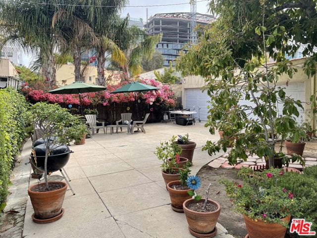 6370 W 6th Street, Los Angeles CA: https://media.crmls.org/mediaz/ea29285c-69c5-4132-81a1-c82a27f2de2e.jpg