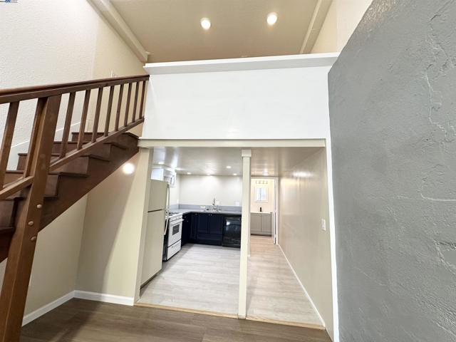 2246 23rd Ave, Oakland CA: https://media.crmls.org/mediaz/ea2932c6-b6a7-4512-ac05-07c817869358.jpg