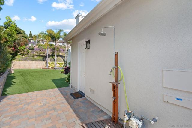 2848 Camino Serbal, San Diego CA: https://media.crmls.org/mediaz/ea294aa8-6565-4a57-8bcf-f22e18c31135.jpg