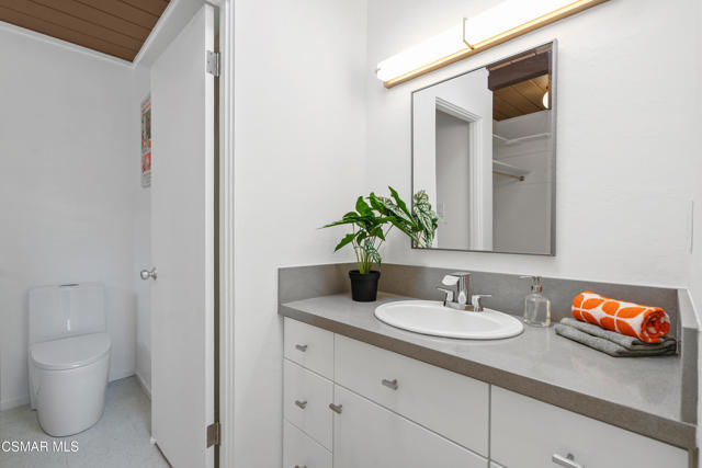 1449 Fordham Avenue, Thousand Oaks CA: https://media.crmls.org/mediaz/ea297127-6446-4d48-81db-35a275ded618.jpg