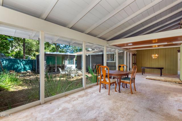1330 Fern Oaks Drive, Santa Paula CA: https://media.crmls.org/mediaz/ea2998ff-11cf-493b-817f-bfea1abeae80.jpg