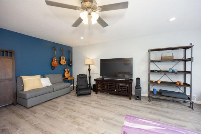 2300 Burning Tree Road, Half Moon Bay CA: https://media.crmls.org/mediaz/ea29c1fc-0b8a-4626-b5d3-7dac45ac010a.jpg