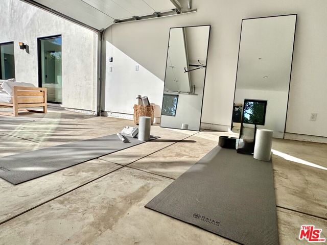 4040 Cartwright Avenue, Studio City CA: https://media.crmls.org/mediaz/ea29d042-3dc2-4d73-8dcd-8680fb82199e.jpg