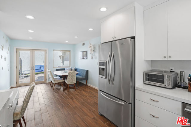 6505 Dume Drive, Malibu CA: https://media.crmls.org/mediaz/ea2a2c37-88de-496b-92d7-4b2ee39a5328.jpg