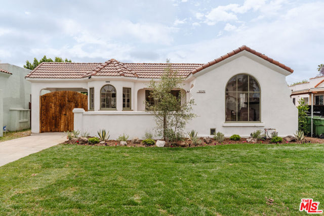 3029 S Norton Avenue, Los Angeles CA: https://media.crmls.org/mediaz/ea2aeb48-bb0b-4e61-9d8c-e49d34f994a8.jpg