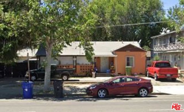 5933 Woodman Avenue photo 1