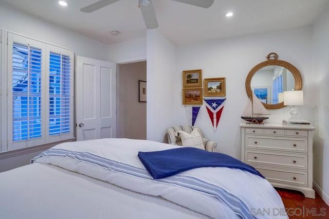 75 Corinthian Walk, Long Beach CA: https://media.crmls.org/mediaz/ea2ba690-3398-4b9e-935a-5fff88b530a9.jpg
