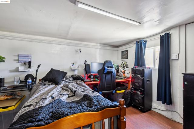 2029 E 22nd St, Oakland CA: https://media.crmls.org/mediaz/ea2bb4d7-07fd-44bb-bc1d-a56c0542d99a.jpg